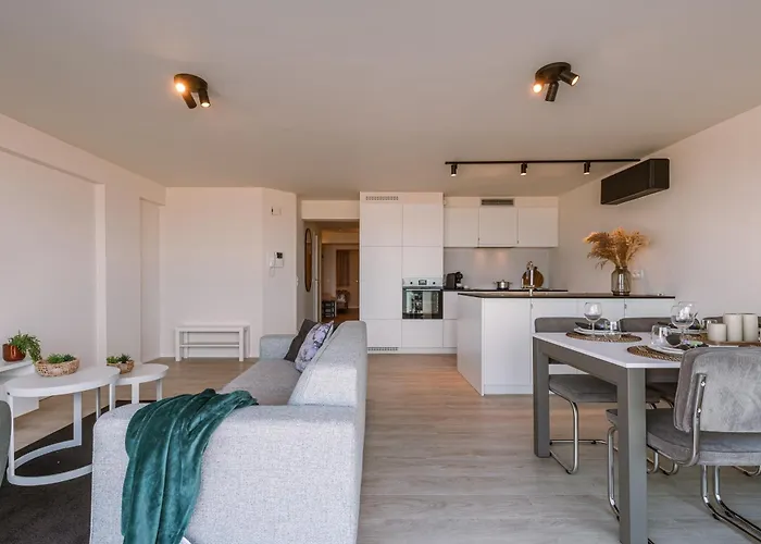 Beautiful Luxury On Amazing Location With Sea View - T17 דירה *